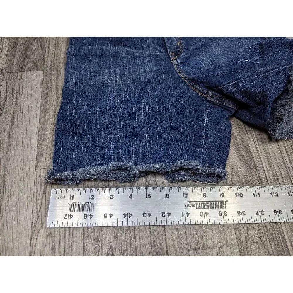 (3/$35)Levis 548 Size 4 Perfectly Slimming Fringe Hem Stretchy Denim Jean Shorts